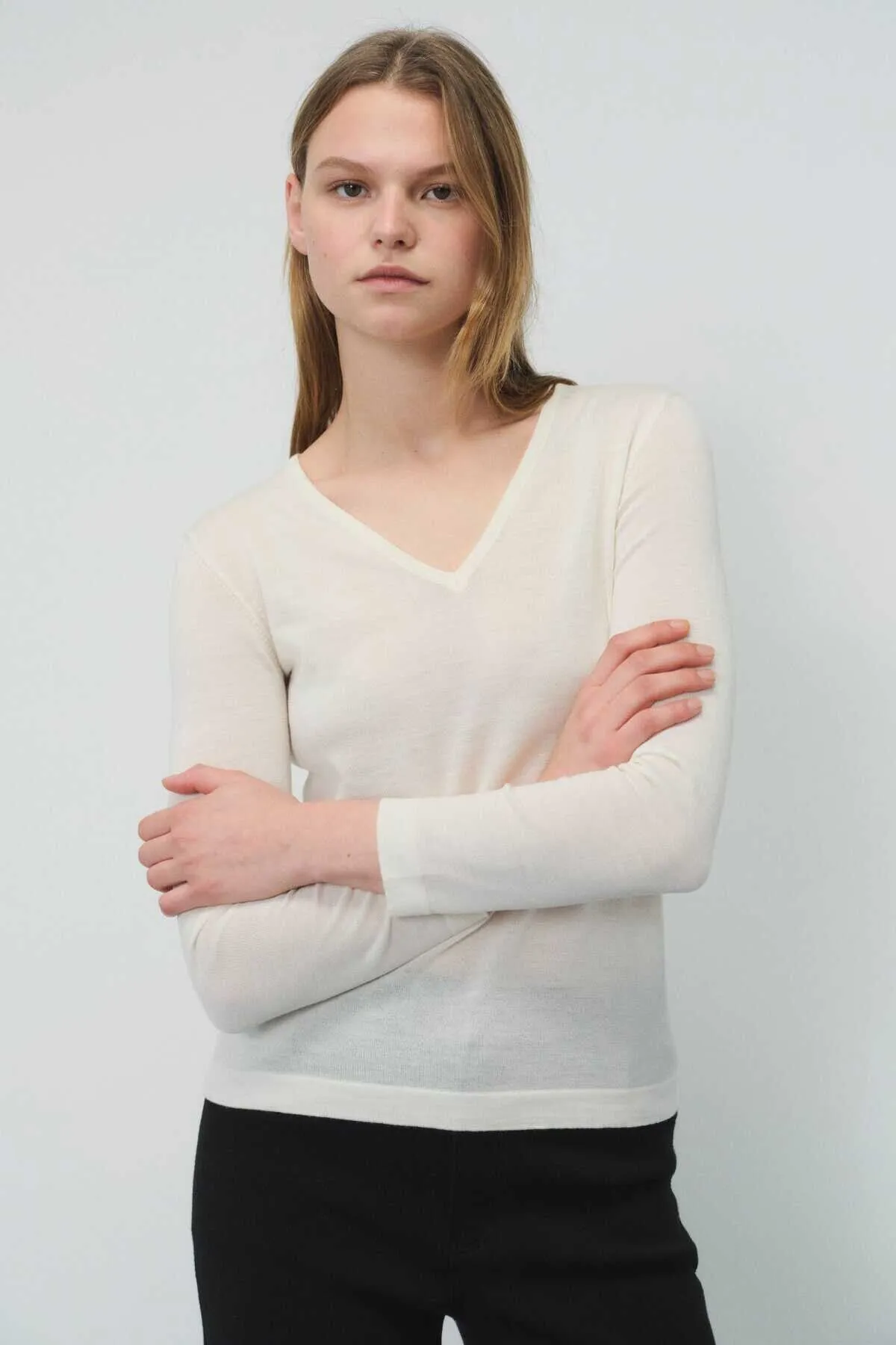 100% Wool Ecru Long Sleeve V Neck Sweater