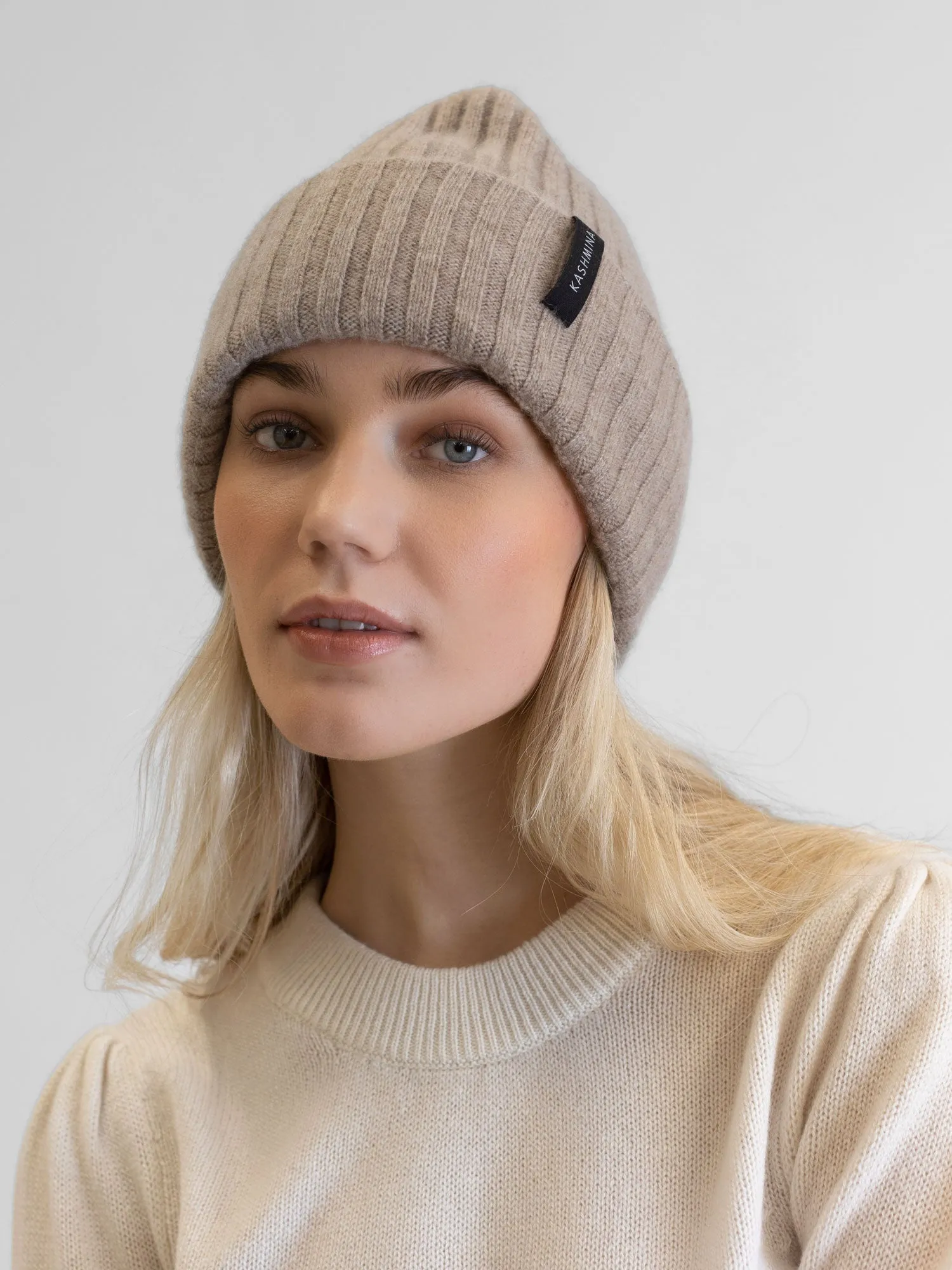 Cashmere beanie "Oda" - toast