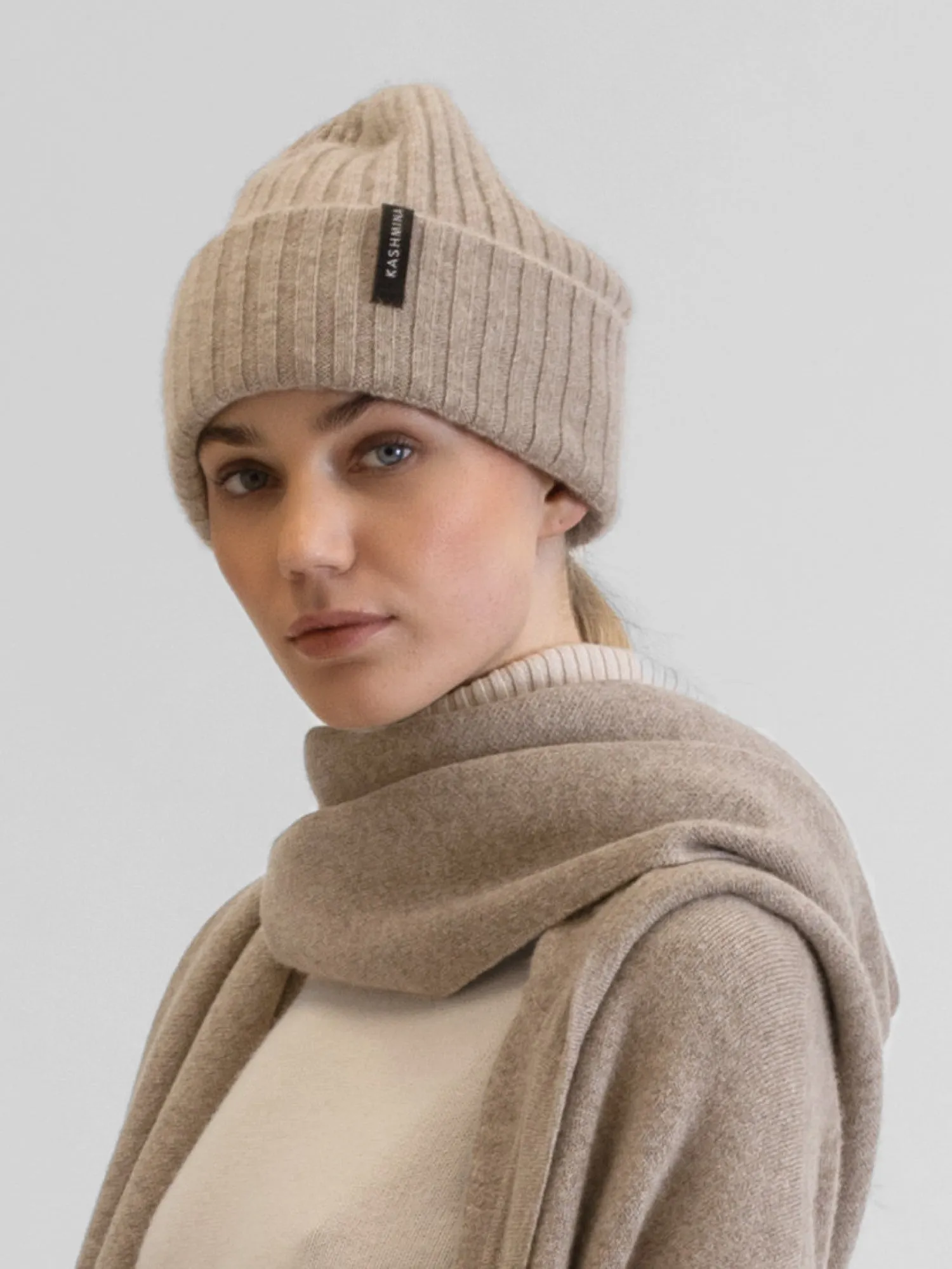 Cashmere beanie "Oda" - toast