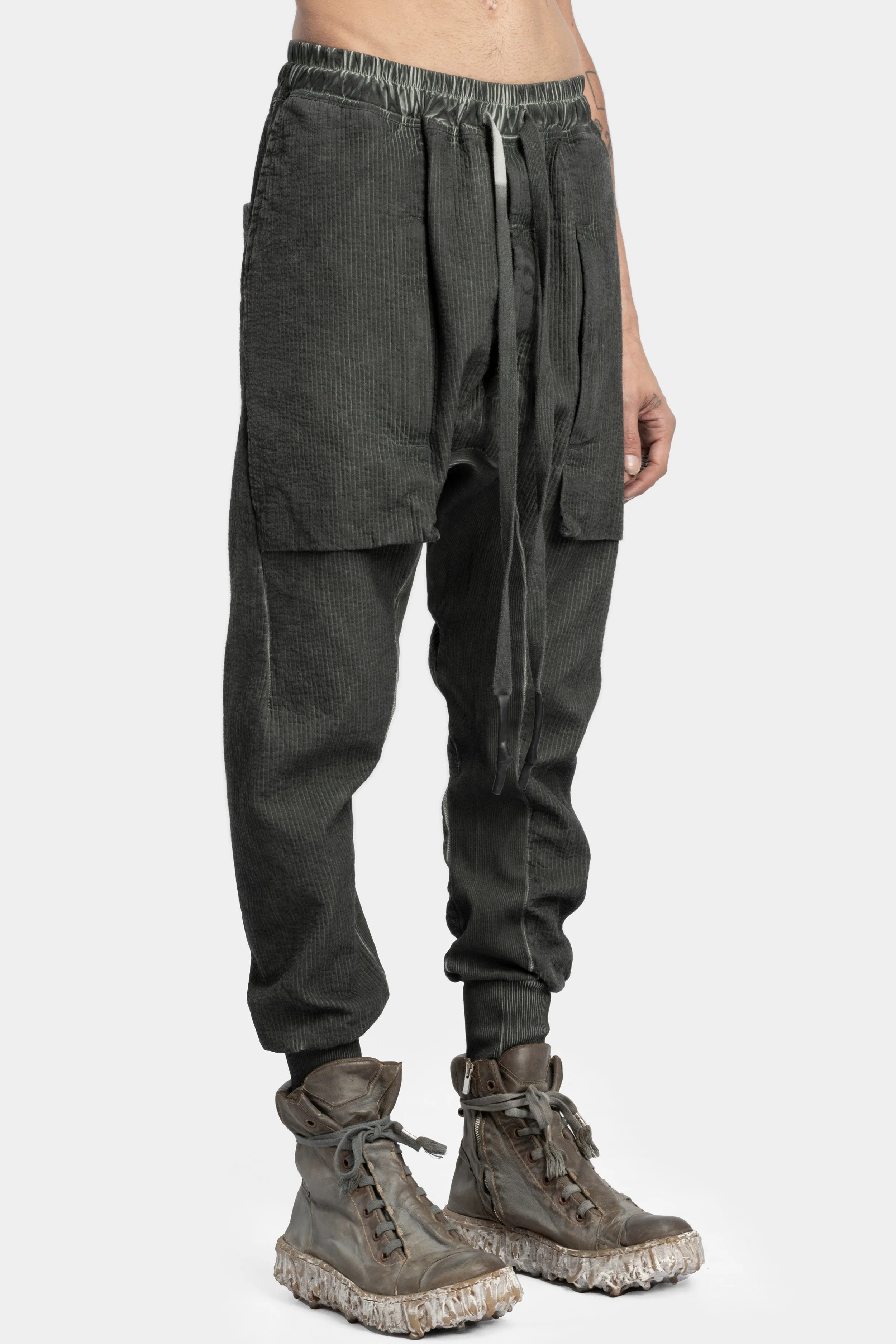 Gusset pocket pants