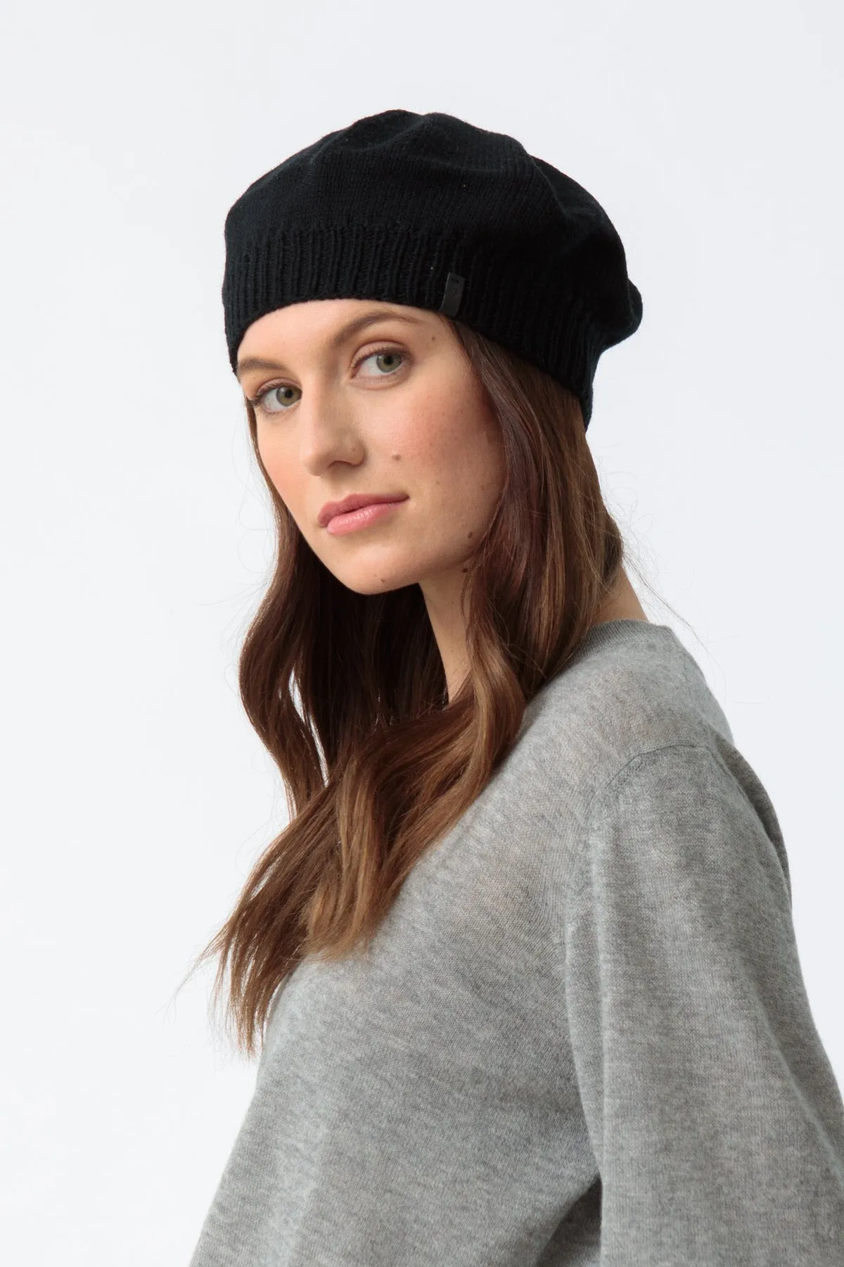 Merino Beret in Black