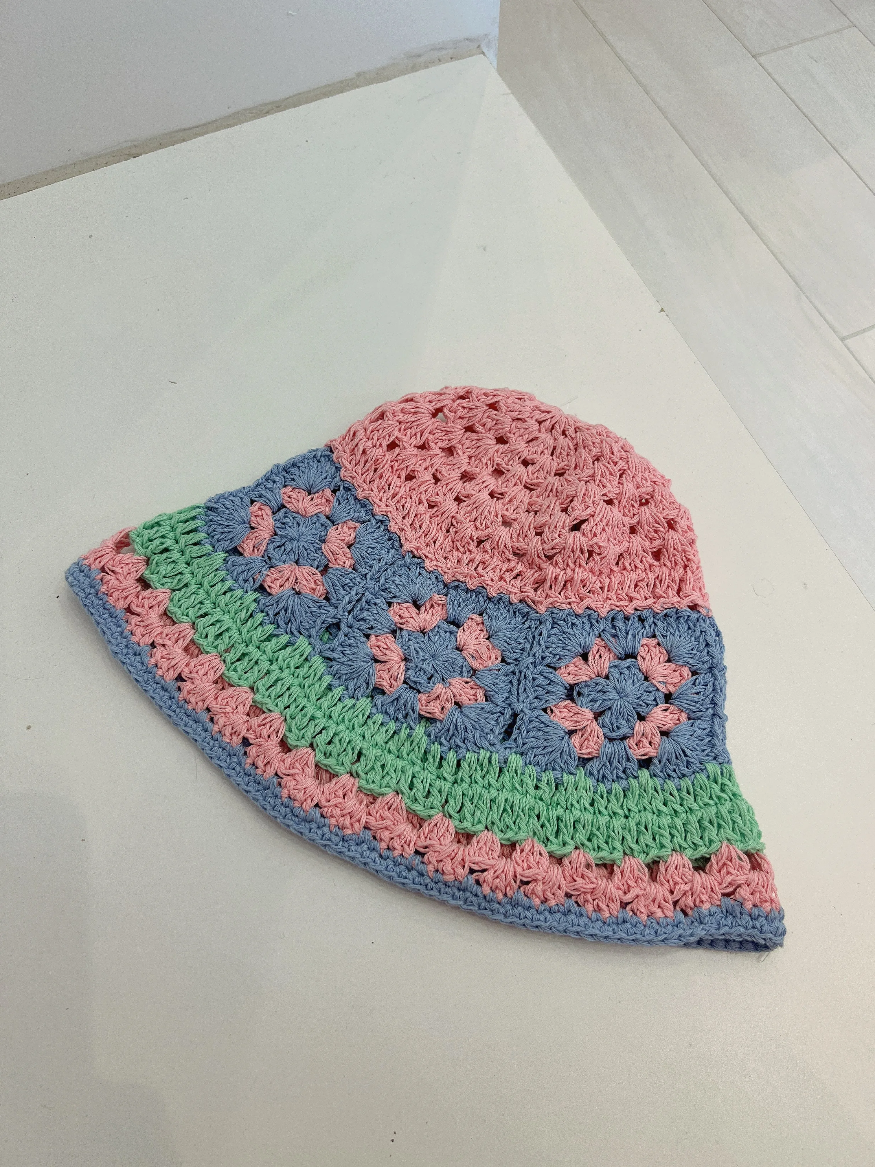 SURI Knitted bucket hat